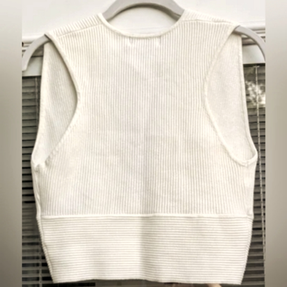 House of Harlow 1960 Deep V-neck Ribbed Knit Crop Top - Picture 2 of 4